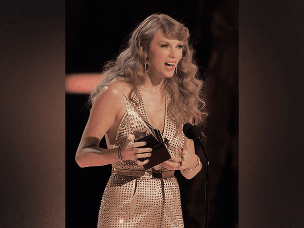 Moment image for Highlights of American Music Awards and Artist of the Year