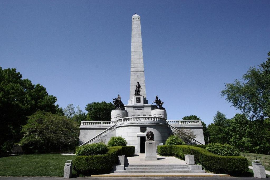 Moment image for Lincoln's Burial at Oak Ridge Cemetery