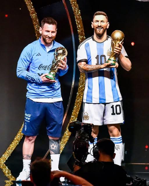 Moment image for Life-Sized Statue of Messi Unveiled at CONMEBOL Headquarters