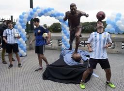 Bronze Statue of Messi Erected in Buenos Aires