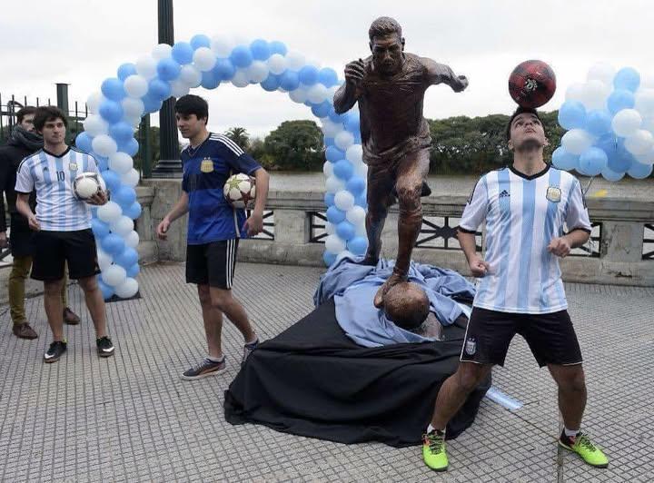 Moment image for Bronze Statue of Messi Erected in Buenos Aires