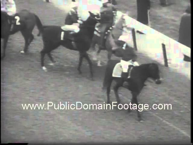 Moment image for Proud Clarion wins under Bobby Ussery for Loyd Gentry Jr. at 1+1⁄4 miles in 2:00.6.