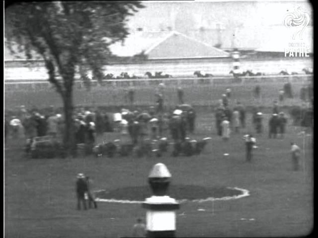 Moment image for Gallant Fox wins with Sande, Fitzsimmons, Belair Stud in 1+1⁄4 miles on Good track.