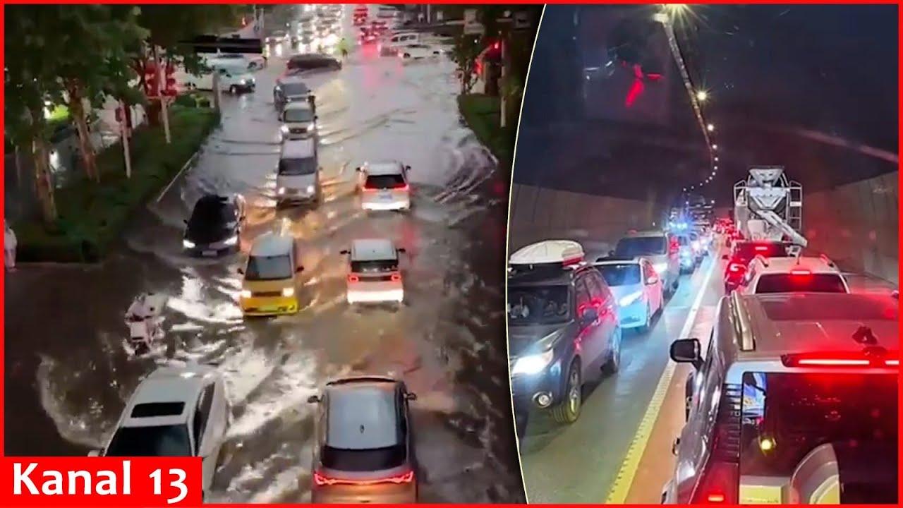 Moment image for Bridge Collapse in Shaanxi Kills 38