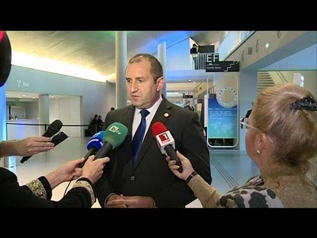 Moment image for Parliament Overturns Veto on Anti-Corruption Law