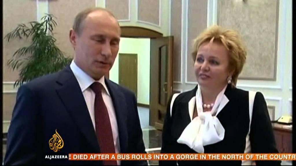 Moment image for Putin and Lyudmila announce divorce in public event.