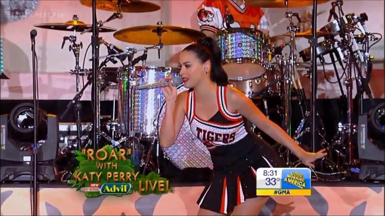 Moment image for Katy Perry Performs at Lakewood High School for Good Morning America