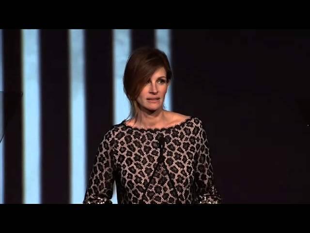 Moment image for Julia Roberts Honored at Palm Springs Festival for "August: Osage County" Performance