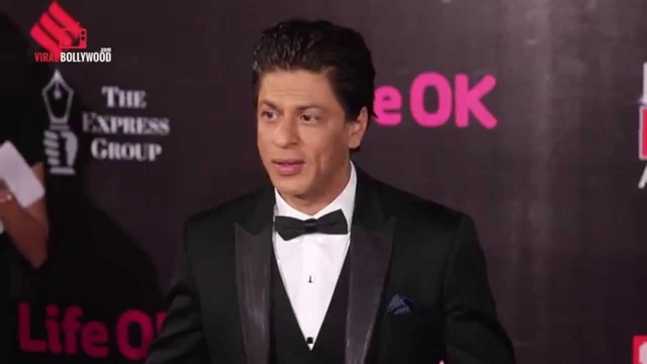 Moment image for Shah Rukh Khan hosts prestigious 21st Life OK Screen Awards, celebrating excellence in Bollywood.