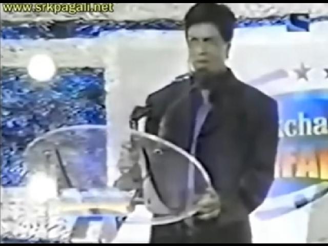 Moment image for Shah Rukh Khan's Best Actor win for 'Devdas' at Filmfare Awards elevates Bollywood's legacy.