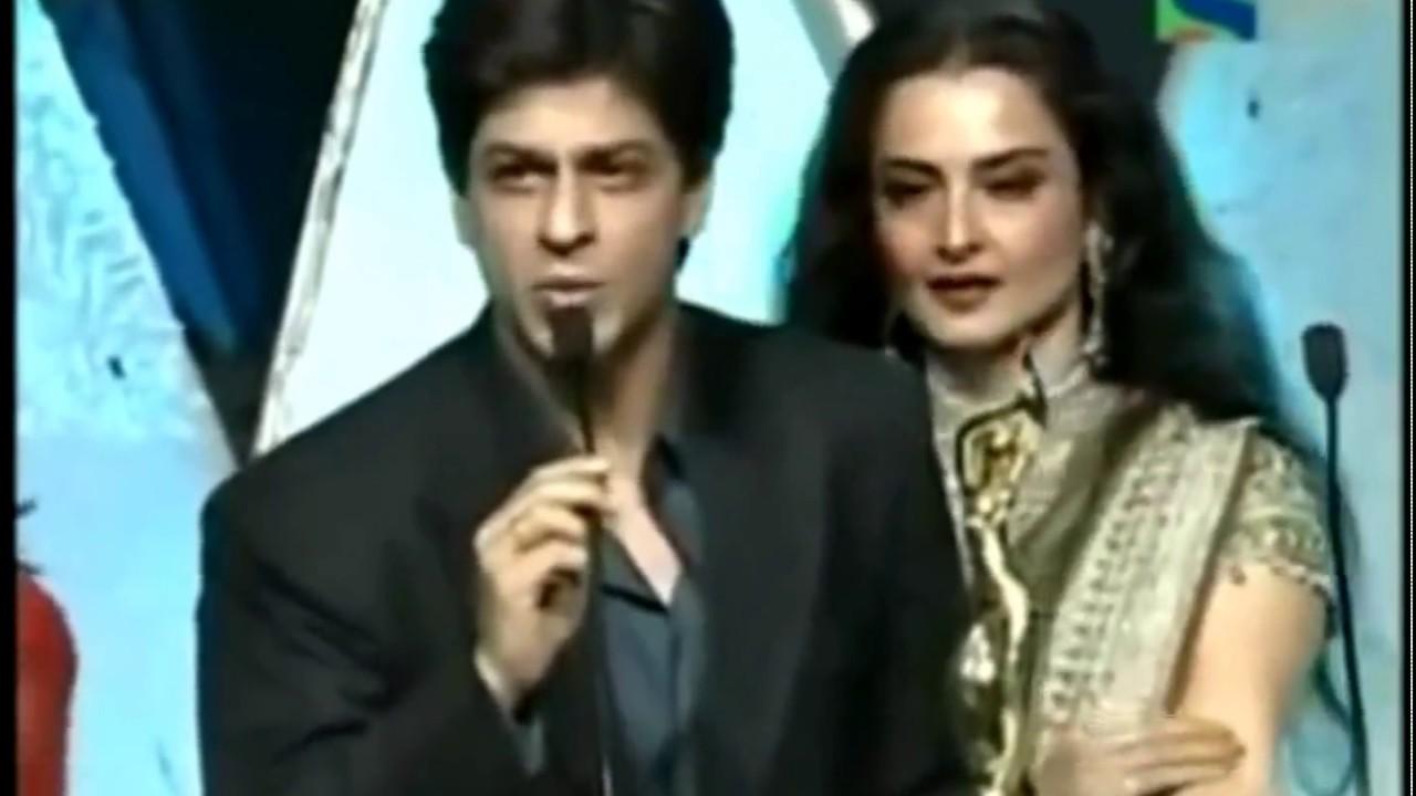 Moment image for Shah Rukh Khan's Filmfare WIN for "Swades": Milestone in Versatile Career