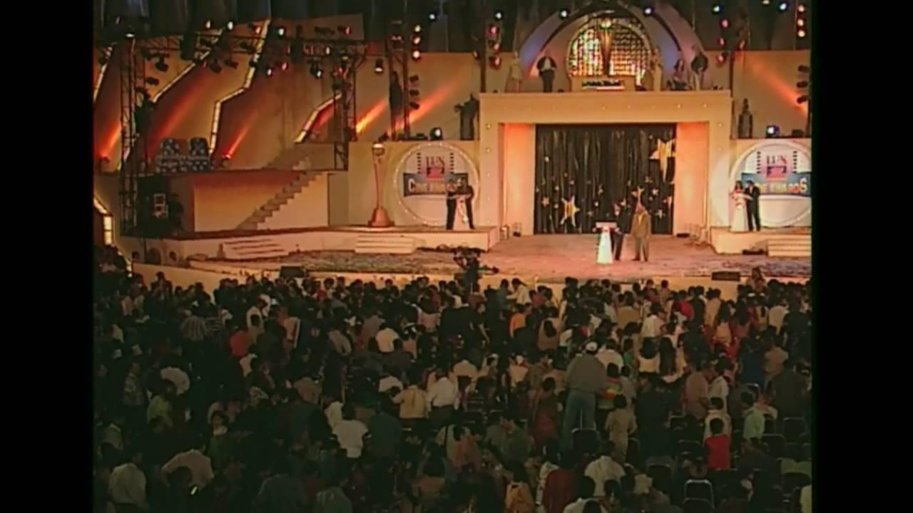 Moment image for Shah Rukh Khan wins Best Actor for "Kuch Kuch Hota Hai" at Zee Cine Awards.