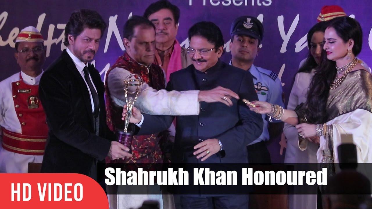 Moment image for Shah Rukh Khan Honored with Yash Chopra National Memorial Award in Indian Film Industry