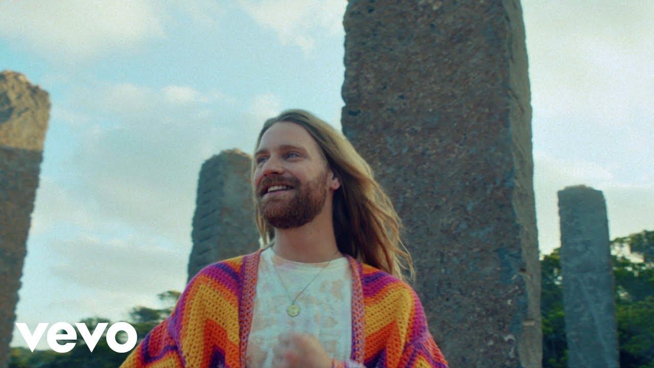 Moment image for David Guetta, Sigala, Sam Ryder collaborate on hit "Living Without You," topping charts and playlists.
