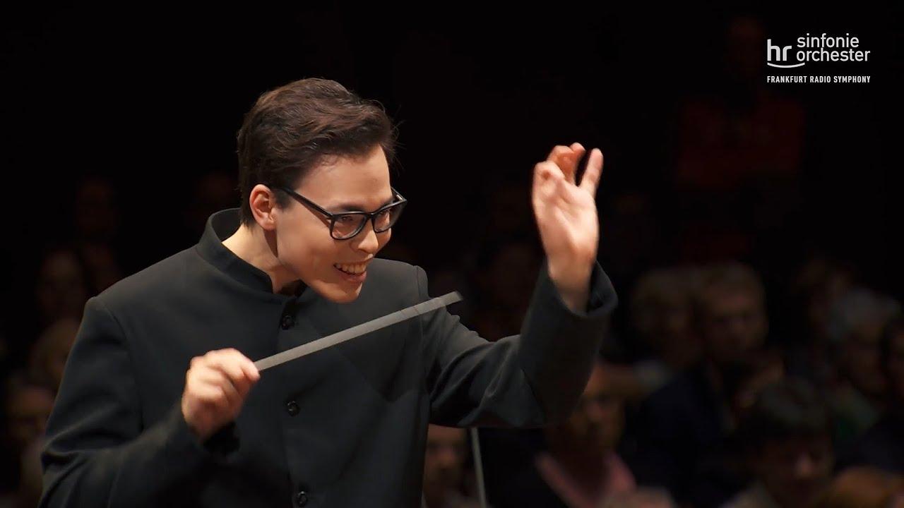 Moment image for Mozart's Le nozze di Figaro: Innovative Opera Integrating Music and Narrative