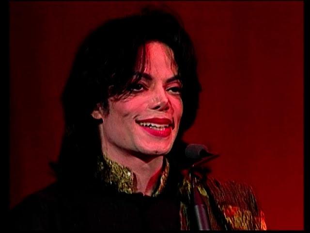 Moment image for Michael Jackson was honored with Outstanding Humanitarian Award at Bollywood Movie Awards