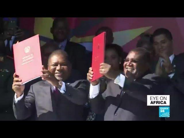Moment image for Guebuza and Dhlakama Sign Accord on Cessation of Hostilities in Northern Regions