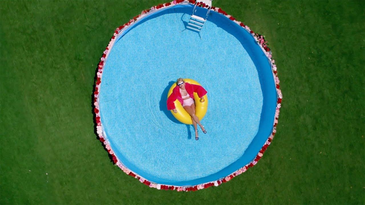 Moment image for Ellen DeGeneres in Taylor Swift's 'You Need to Calm Down'