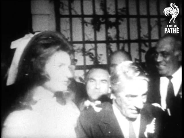 Moment image for Jacqueline Kennedy marries Aristotle Onassis 