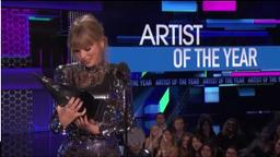 Swift Wins at American Music Awards