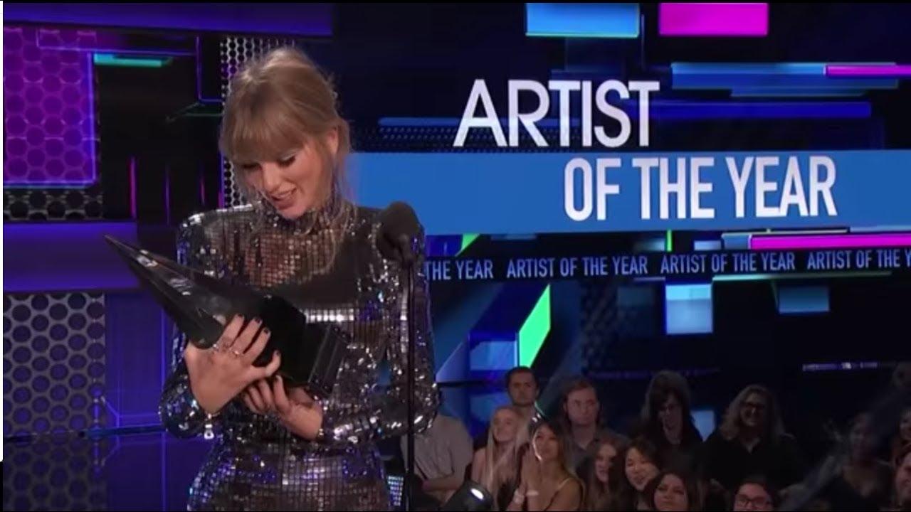 Moment image for Swift Wins at American Music Awards