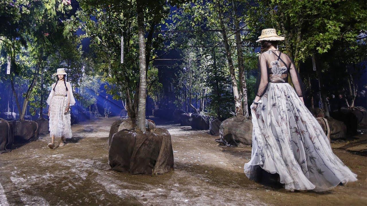 Moment image for Spring 2020 Ready-to-Wear Fashion Show 