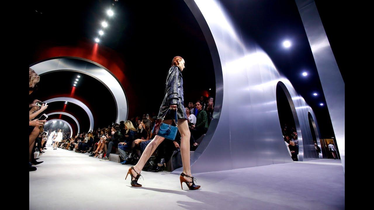 Moment image for Fall 2016 Ready-to-Wear Show