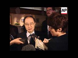 Serbs Take UN Personnel Hostage