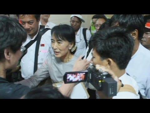 Moment image for Aung San Suu Kyi suspends campaign tour