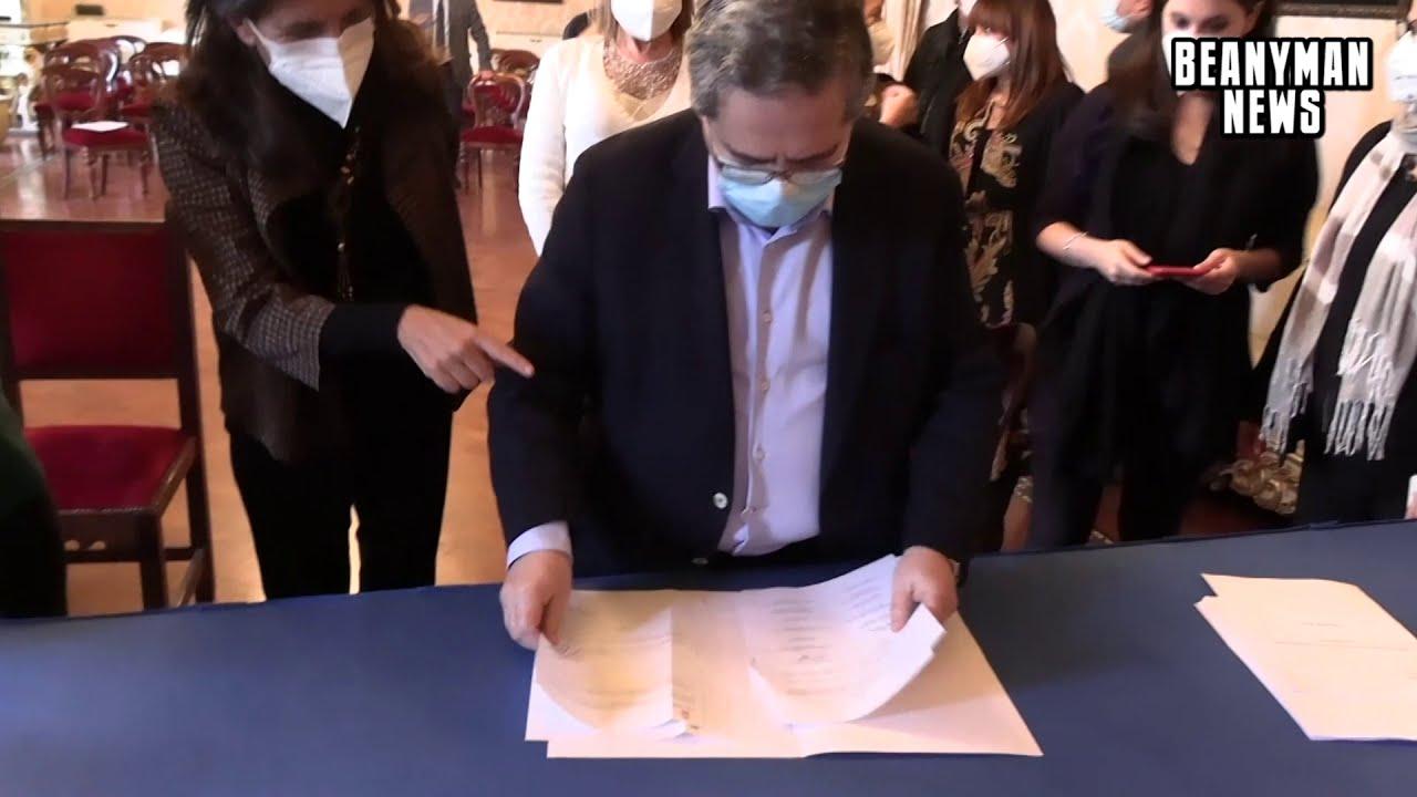 Moment image for Napoli stadium renamed after Maradona