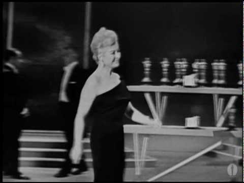 Moment image for Sophia Loren Wins for Non-English Role