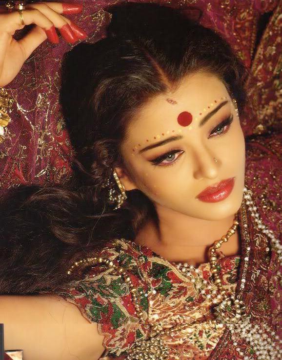 Moment image for Aishwarya Rai's Award-Winning Performance in "Devdas" Sparks Critical Acclaim and Box Office Success