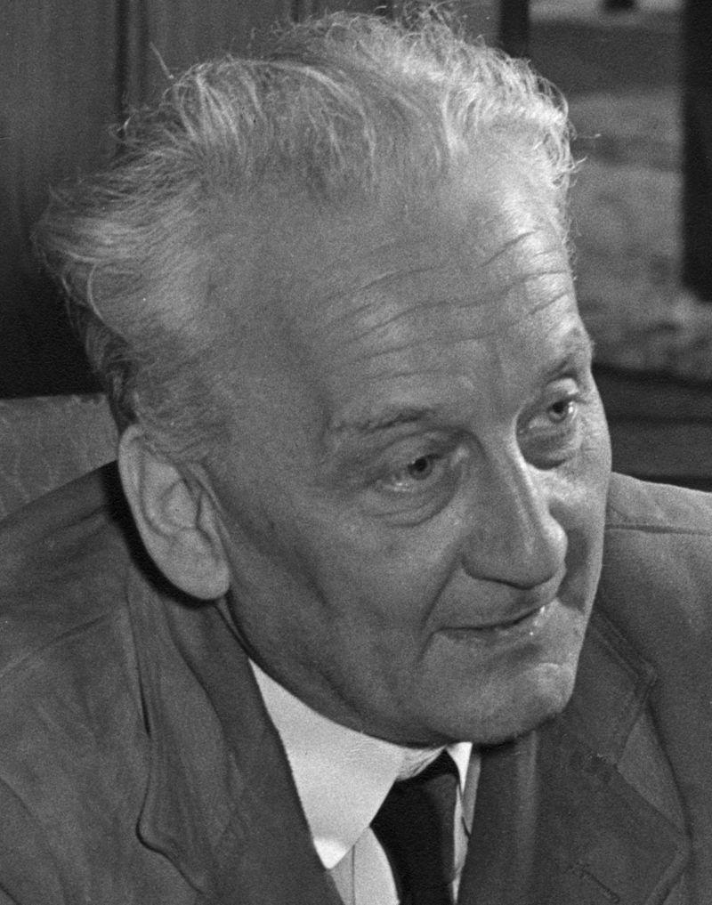 Moment image for Groundbreaking research by Albert Szent-Györgyi: Vitamin C and cellular respiration's vital roles.