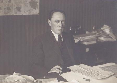 Moment image for Soviet Russia recognizes and establishes diplomatic ties with independent Lithuania.