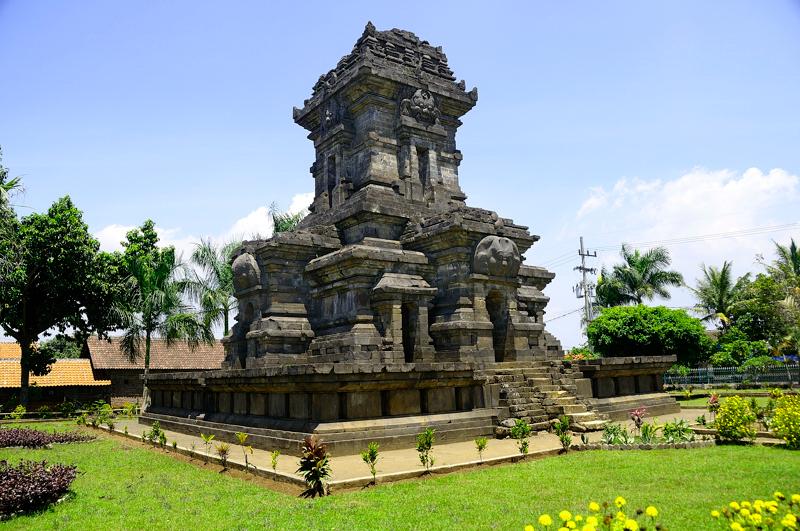 Moment image for Construction of the Singhasari Temple in East Java under Singhasari Kingdom