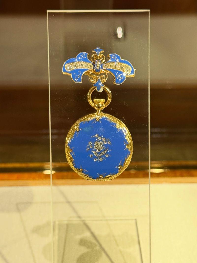 Moment image for Queen Victoria Acquires Keyless Pendant Watch