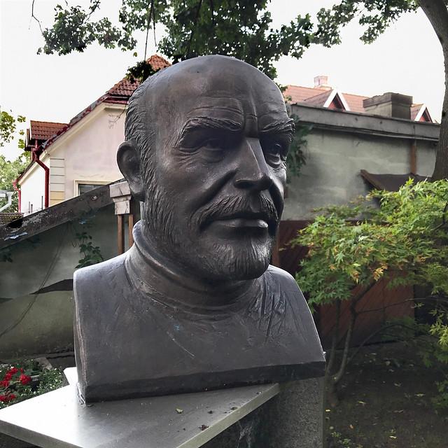 Moment image for Bronze Bust of Connery in Tallinn