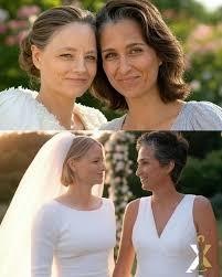 Moment image for Jodie Foster marries Alexandra Hedison