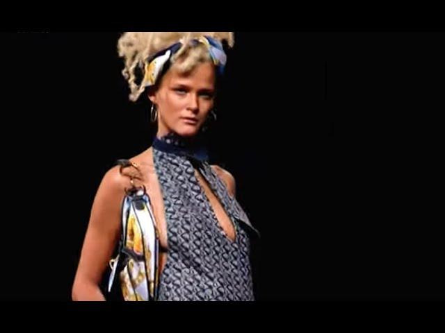 Moment image for Spring 2000 Ready-to-Wear show