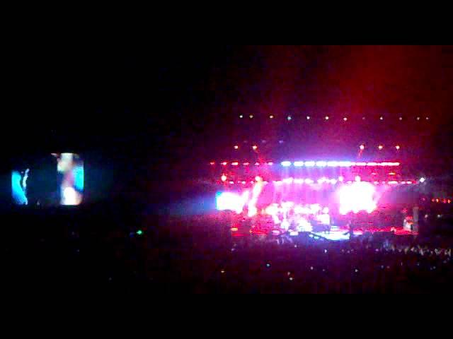 Moment image for Queen + Lambert perform in Moscow