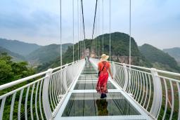 Bach Long: World's Longest Glass-Bottomed Bridge in Moc Chau Island