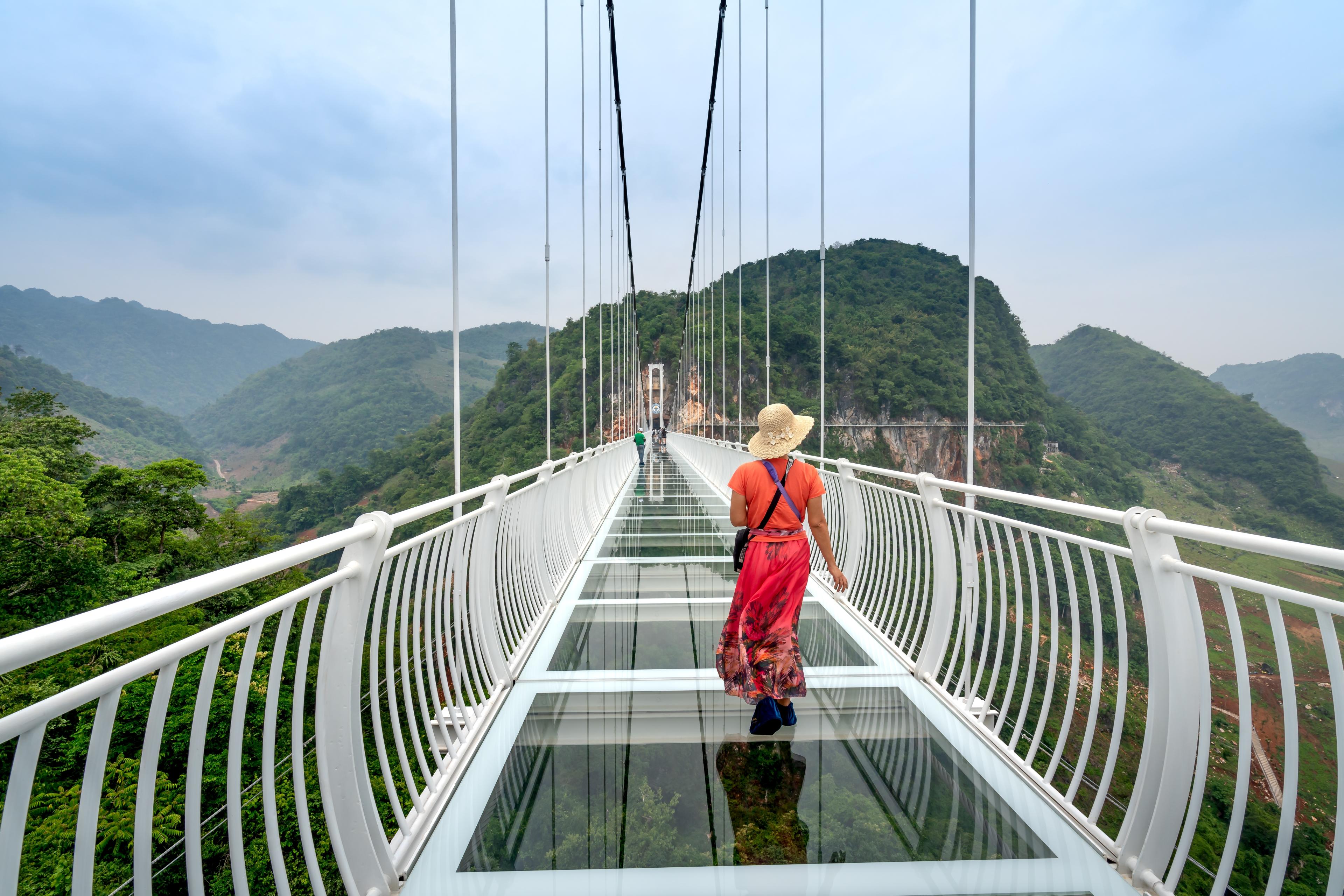 Moment image for Bach Long: World's Longest Glass-Bottomed Bridge in Moc Chau Island