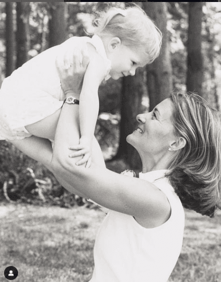 Moment image for Daughter Jennifer Katharine Gates born