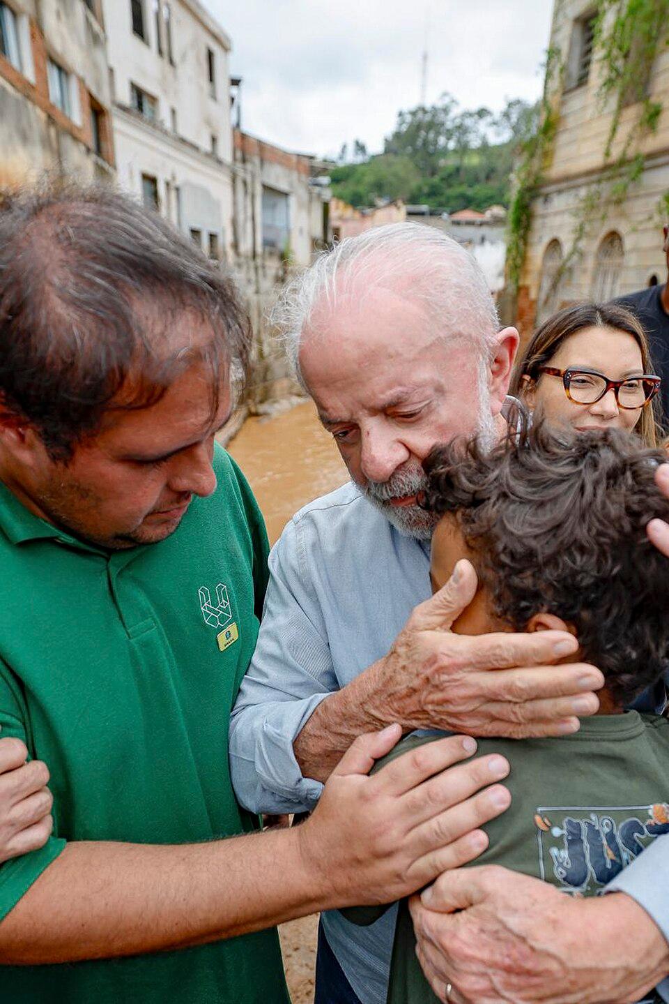 Moment image for Deadly Floods and Landslides Strike Zona da Mata Region of Minas Gerais
